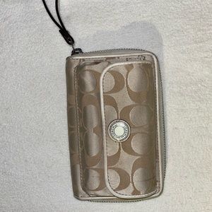 Coach wristlet wallet